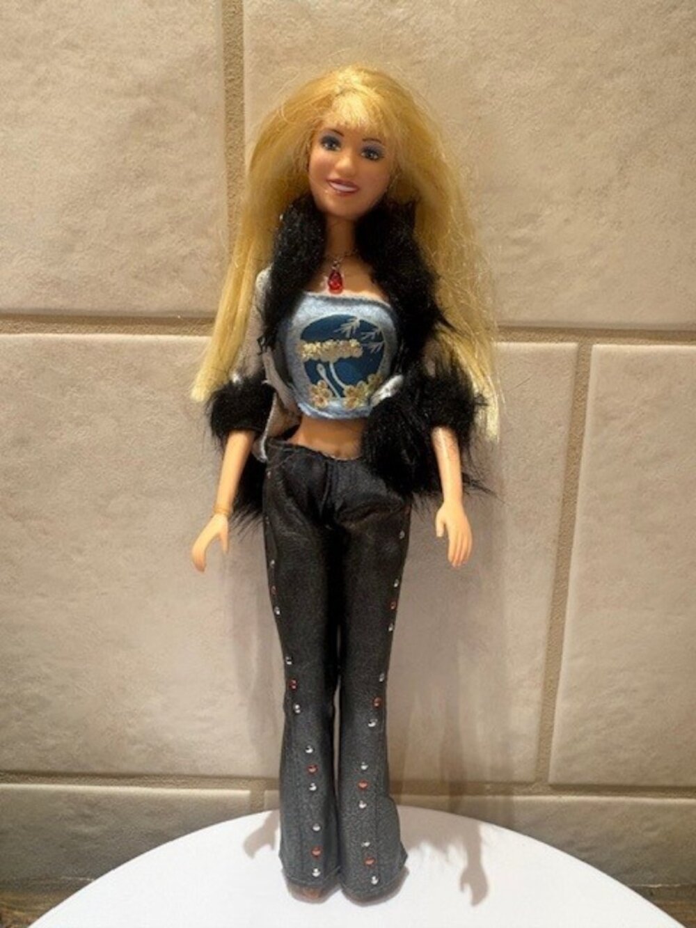 Hannah Montana MILEY CYRUS Barbie Doll Sings Rocking Around the Xmas Tree 2007